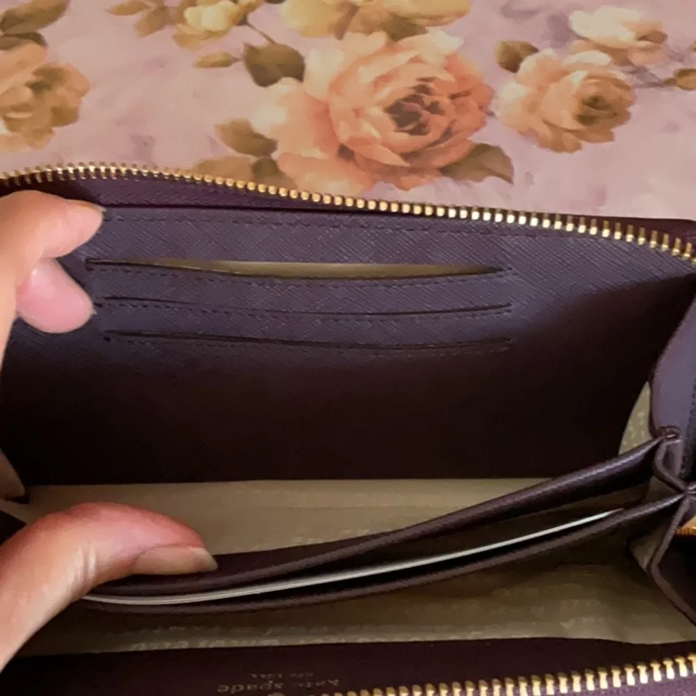 Kate Spade Perforated Wallet ♠️ - Picture 9 of 11